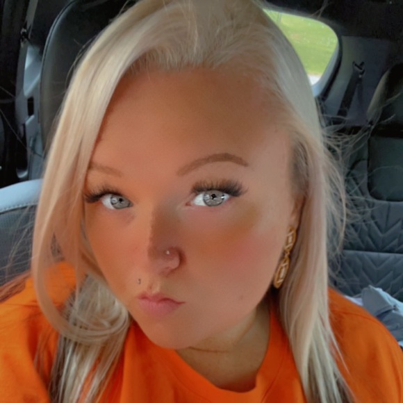 Meet your Posher, Ashley - Picture 1 of 1